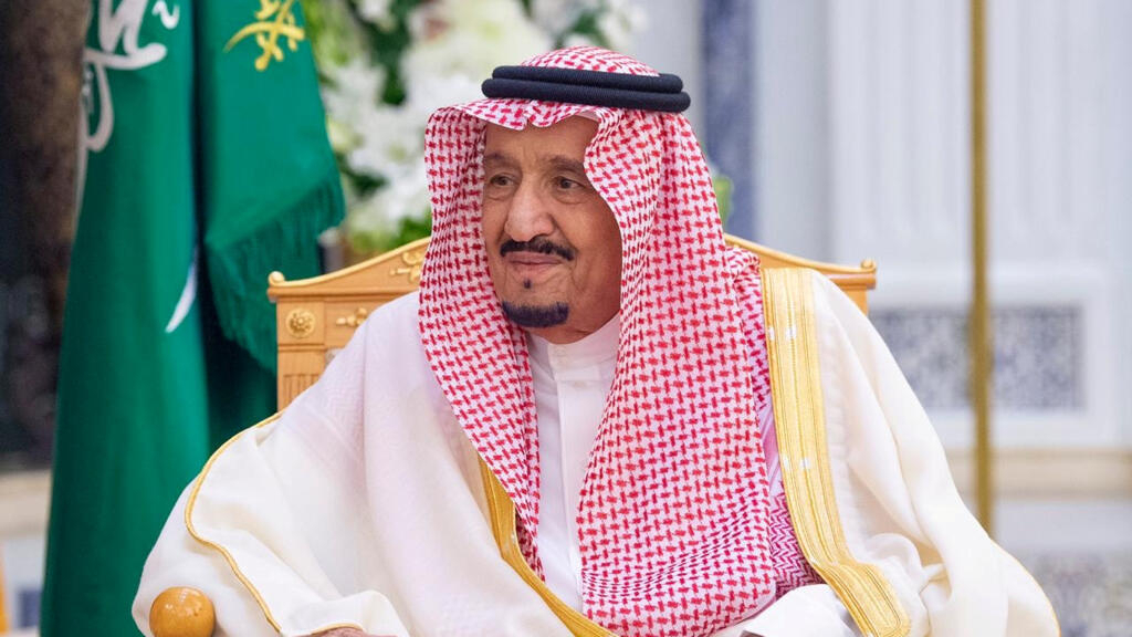 After the historic victory of the Green Falcons... the Saudi monarch announces leave for all employees in all sectors